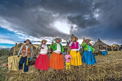 Puno: Tour 1 dag Titicacameer, Uros en TaquileTour Titica Lake Uros, Amantani en Taquile 2 dagen