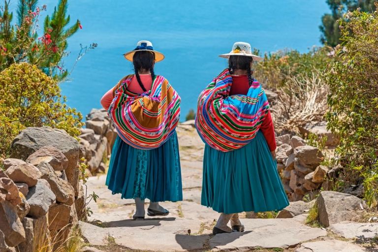 Puno: Tour 1 dag Titicacameer, Uros en TaquileTour Titica Lake Uros, Amantani en Taquile 2 dagen