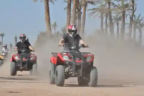 Marrakech: Tour in quad nel deserto di Jbilat e del palmeto