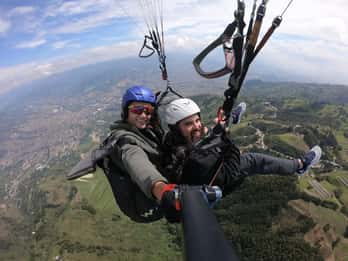 Paragliding in Medellín with transportation and free videos