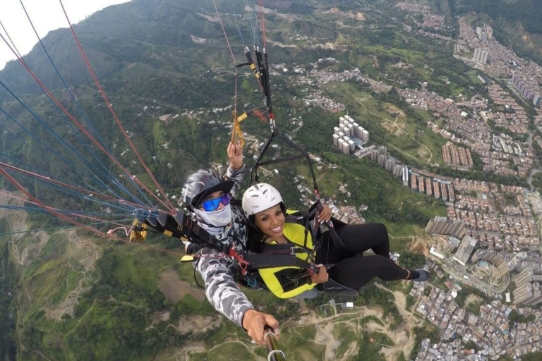 Paragliding-avontuur met vervoer en video's