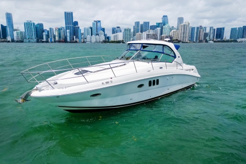 Miami Beach: Private Yacht Cruise with Champagne Private 34-Foot Sundancer Boat for up to 10 People