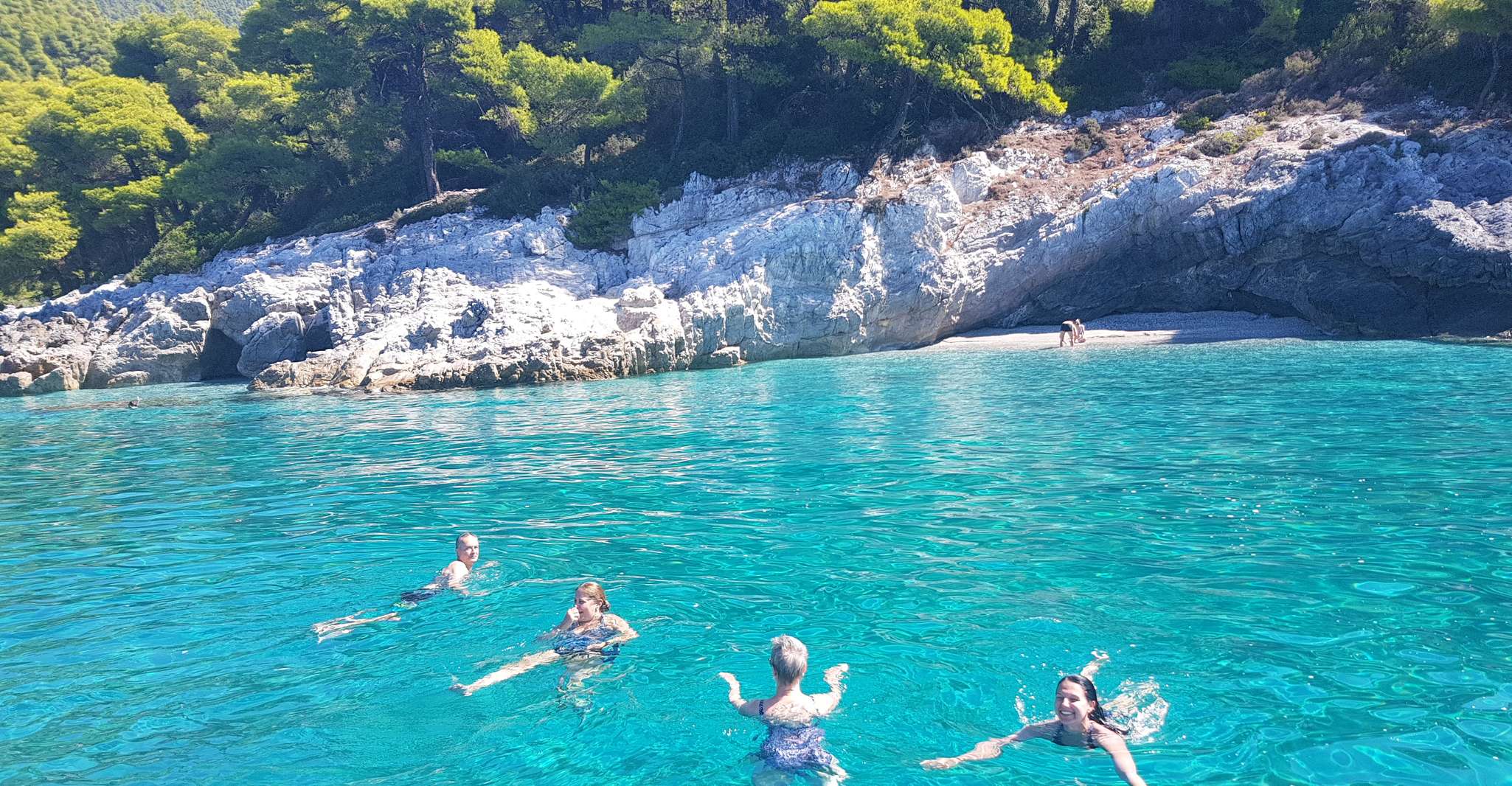 Du port de Skiathos, journée de navigation en bateau avec déjeuner - Hizvo