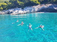 Dal porto di Skiathos, gita in barca a vela giornaliera con pranzo - Hizvo