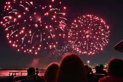Chicago: Summer Fireworks Cruise with 3D Glasses and Music