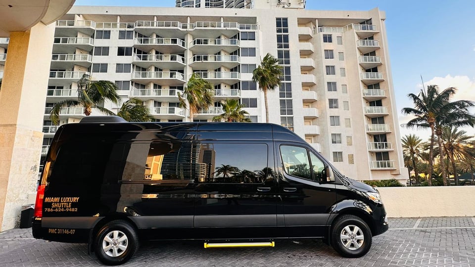 Lanzadera Aeropuerto/Hotel de Miami a Puerto u Hotel de Miami 14pax