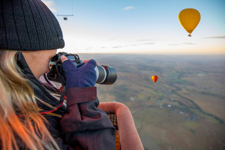 Brisbane: Volo in mongolfiera con colazione in vignaBrisbane: volo in mongolfiera con colazione nel vigneto