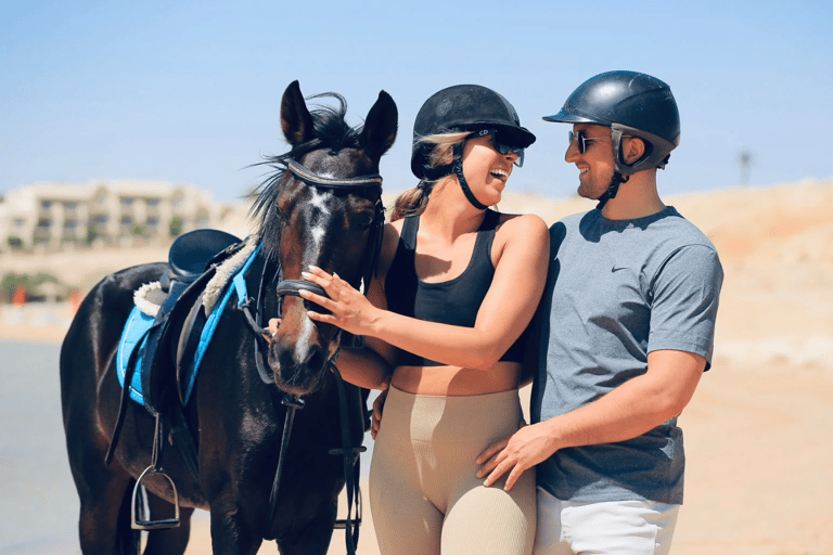 Visite de Sharm El shiekh Beach & Desert Horse Riding TourCircuit de 2 heures à cheval sur la plage et dans le désert