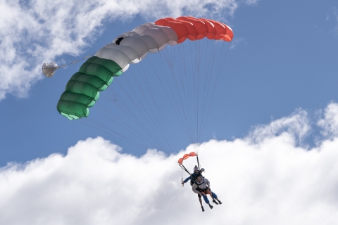 Adelaide: tandemparachutespringen boven het meer van Alexandrina15.000 voet Skydive