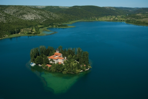 Split-Trogir: Krka viaje privado con visita a PrimostenExcursión privada a las cascadas de Krka con visita a Primosten