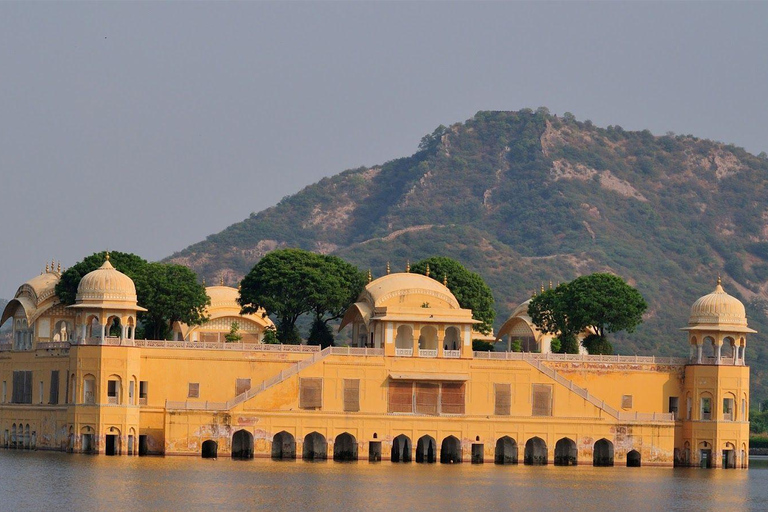 Jaipur: Amber Fort, Jal Mahal and Hawa Mahal Private Tour