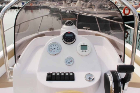 Boat rental in Salerno (no driving license required)