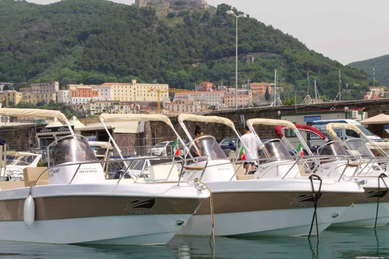 Boat rental in Salerno (no driving license required)