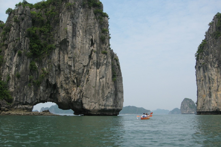 Croisière de 3 jours dans la baie de Bai Tu Long, grotte, kayak, baignade