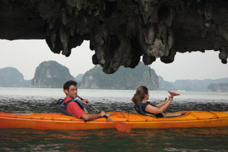 Croisière de 3 jours dans la baie de Bai Tu Long, grotte, kayak, baignade