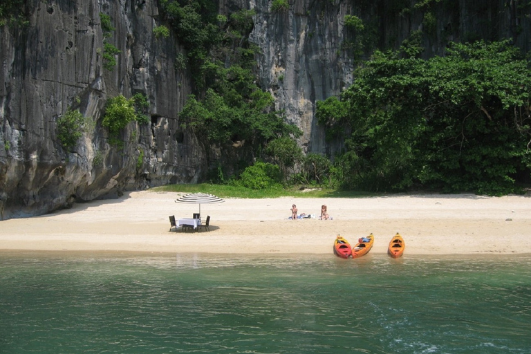 Croisière de 3 jours dans la baie de Bai Tu Long, grotte, kayak, baignade