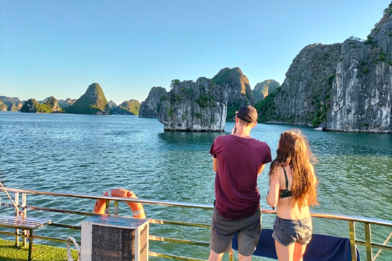 Croisière de 3 jours dans la baie de Bai Tu Long, grotte, kayak, baignade