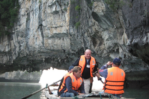 Croisière de 3 jours dans la baie de Bai Tu Long, grotte, kayak, baignade