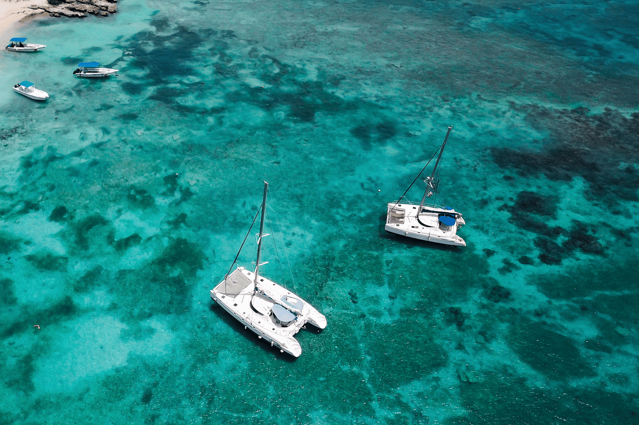 Paros: Private Katamaranfahrt mit Mittagessen, Getränken & SUP