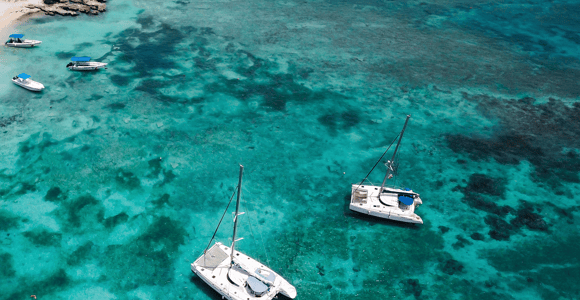 Paros: Private Catamaran Cruise with Lunch, Drinks & SUP