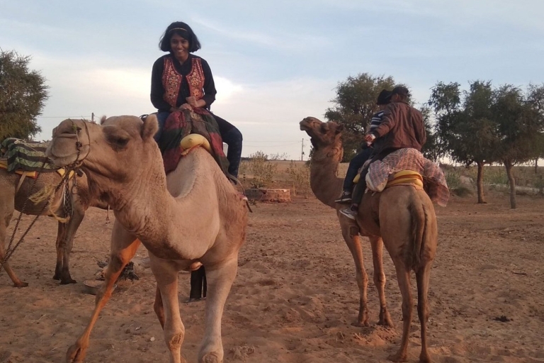 Privéervaring van Bishnoi-dorpen met kameelsafari