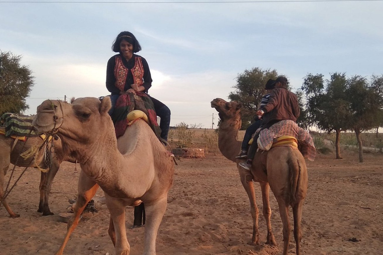 Expérience privée des villages Bishnoi avec safari à dos de chameau