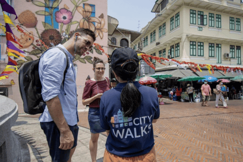 Bangkok: Tour notturno a piedi di Chinatown e tour in autobus Hop-on Hop-off