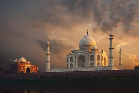 Private Taj Mahal Sonnenaufgangstour: Agra Fort Baby Taj TagesausflugReiseleiter & Auto - ohne Frühstück und Eintrittskarten