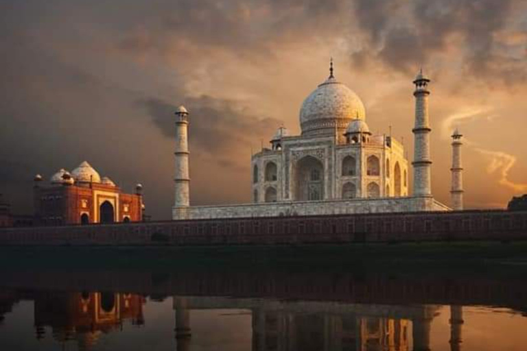 Visite privée du Taj Mahal au lever du soleil : Journée au Fort d'Agra Baby TajGuide et voiture - sans petit déjeuner ni billets d'entrée