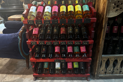 Tbilissi : Dégustation de vin dans une ancienne cave historique de la villeTbilissi : Dégustation de vin dans une cave historique de la vieille ville