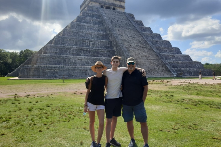 Chichén Itzá: Tour a pie guiadoVisita Privada Italiana o Portuguesa con Entradas
