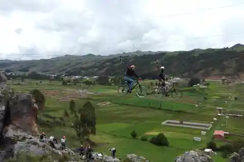 Depuis Cusco : Via Ferrata, vélo, tyrolienne et rappel
