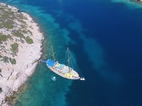 Cesme, recorrido en bote de grupo pequeño con almuerzo de buffet abierto - Housity