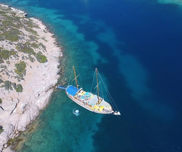 Cesme: Small Group Boat Tour with Open Buffet Lunch