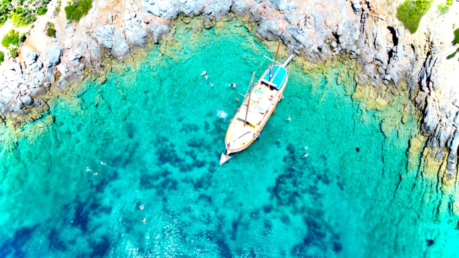 Cesme: Bootstour in kleiner Gruppe mit offenem Buffet zum Mittagessen