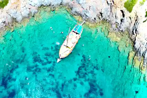 Cesme: Båttur i liten grupp med öppen buffélunch