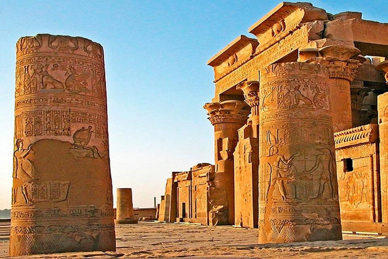 Au départ de Louxor : Edfou, Kom Ombo, Abou Simbel (visite guidée privée)