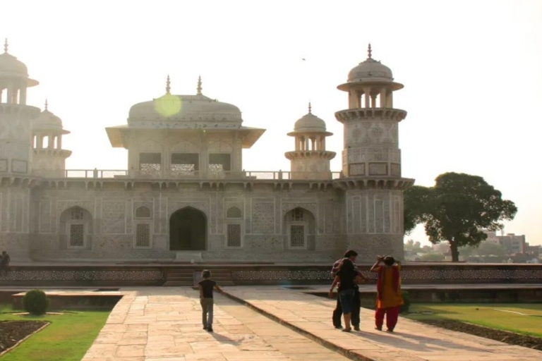 Delhi: Tego samego dnia Taj Mahal i Agra Fort Tour luksusowym samochodemprywatny samochód z kierowcą, wstępem, przewodnikiem i posiłkami