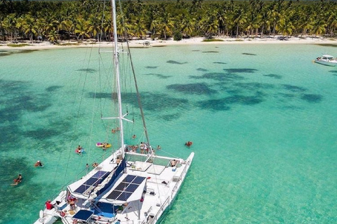 Visite de l'île de Saona en bateau à moteur et en catamaran (formule tout compris)