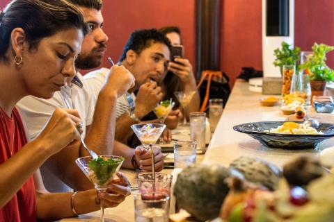 Paseo gastronómico por BarrancoTour gastronómico a pie en Barranco - Tour en español