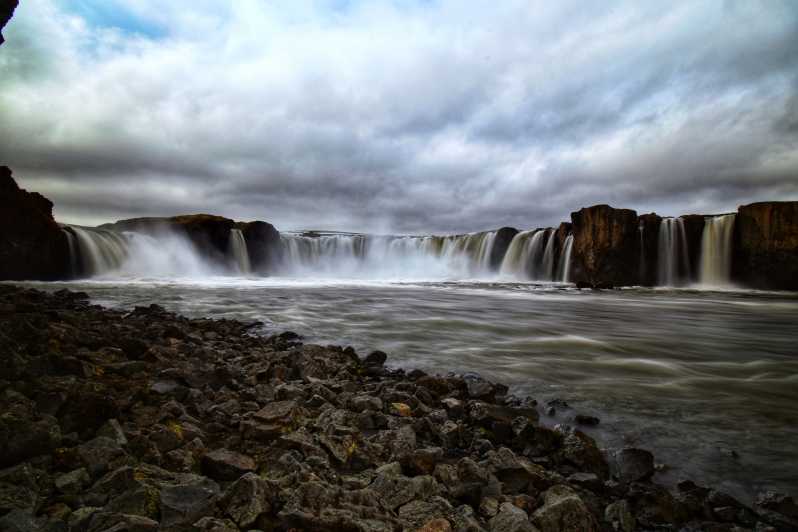 Z Akureyri: wycieczka z przewodnikiem po wodospadzie Godafoss z transferami