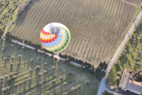 Private Heißluftballonfahrt für zwei Personen in der Toskana