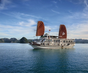 Hanoi: 2-Day Ha Long Bay 4-Star Cruise with Titov Cave