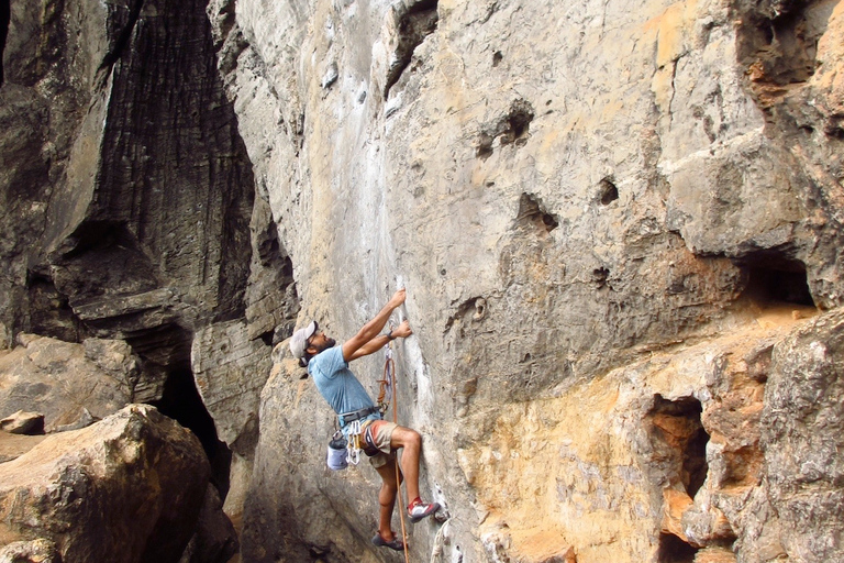 Krabi: Curso de Escalada de Medio Día en la Playa de RailayEncuentro en el muelle de Ao Nam Mao