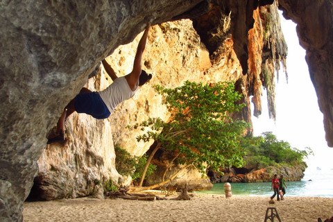 Krabi: półdniowy kurs wspinaczki skałkowej na Railay BeachSpotkaj się na molo Ao Nam Mao