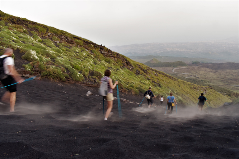 Excursion à l'Etna le matin ou au coucher du soleil et visite de la grotte des coulées de laveOption standard