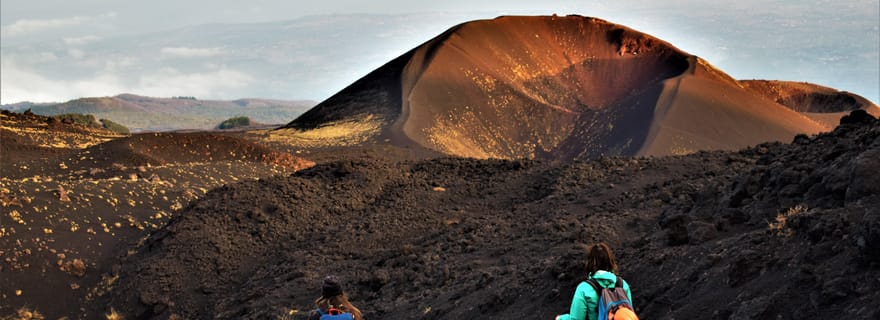 Catania : Trekking de l'Etna au matin ou au coucher du soleil avec tunnel de lave et équipement