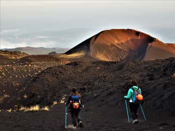 Catania : Trekking de l'Etna au matin ou au coucher du soleil avec tunnel de lave et équipement