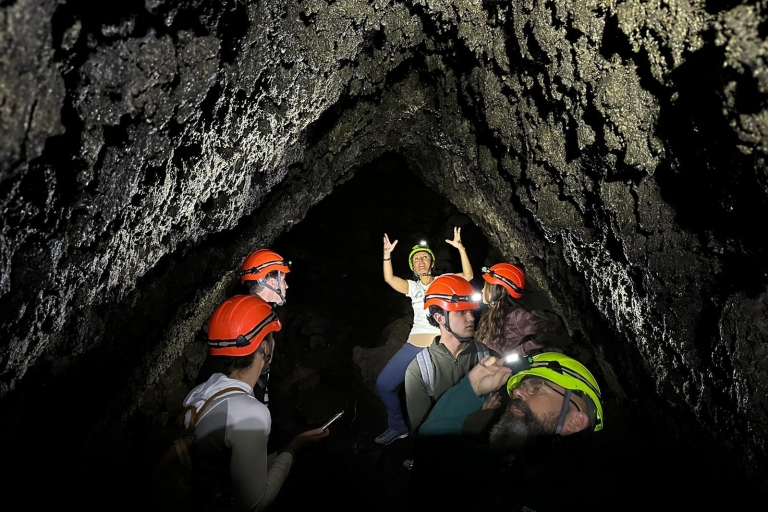 Excursion à l'Etna le matin ou au coucher du soleil et visite de la grotte des coulées de laveOption standard