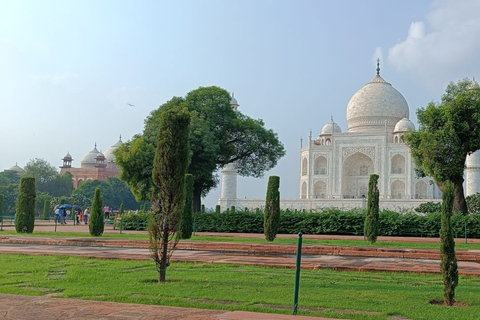 Reserve uma excursão particular ao Taj Mahal de trem saindo de DelhiOpção Padrão